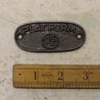 Platform 9 3/4 wall plaque cast iron